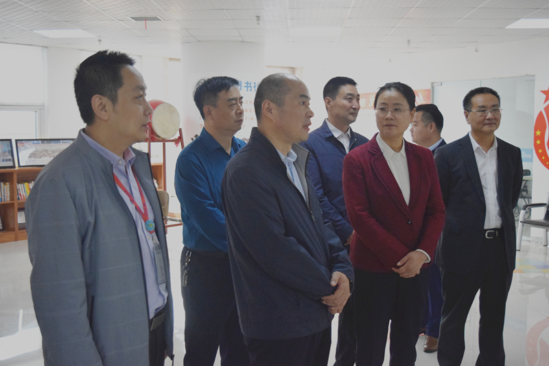 熱烈歡迎河南省委統(tǒng)戰(zhàn)部副部長梁險(xiǎn)峰一行蒞臨安陽青峰網(wǎng)絡(luò)調(diào)研社會階層工作！
